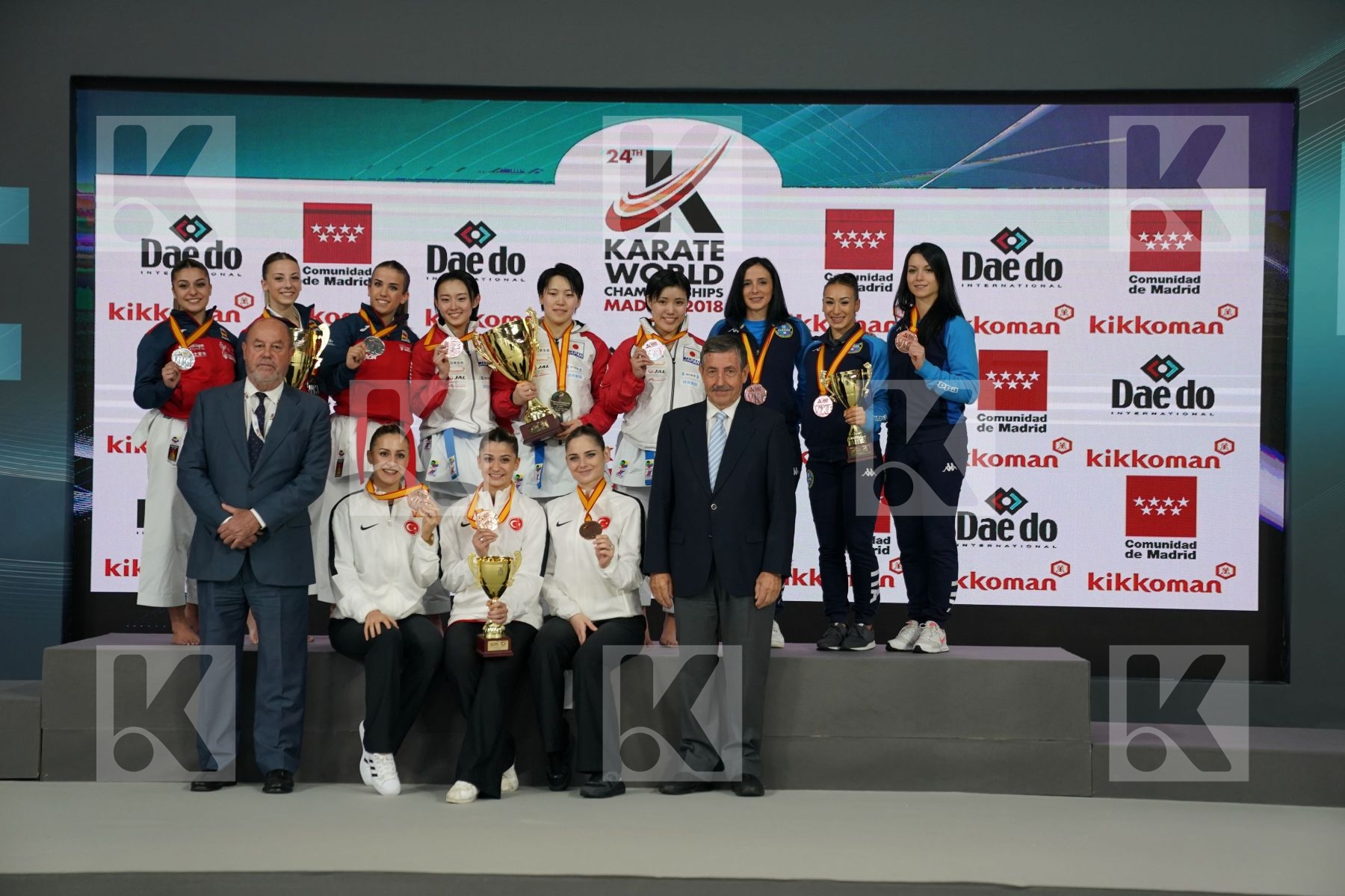 ITALY (BATTAGLIA, DÕONOFRIO, PEZZETTI), TURKEY (ELTEMUR, KUSMUS, SOFUOGLU), SPAIN (GARCIA LOZANO, RODRIGUEZ ENCABO, ROY RUBIO), JAPAN (ISHIBASHI, MUGIYAMA, TAIRA) in Senior Team Female Kata - Podium ceremony