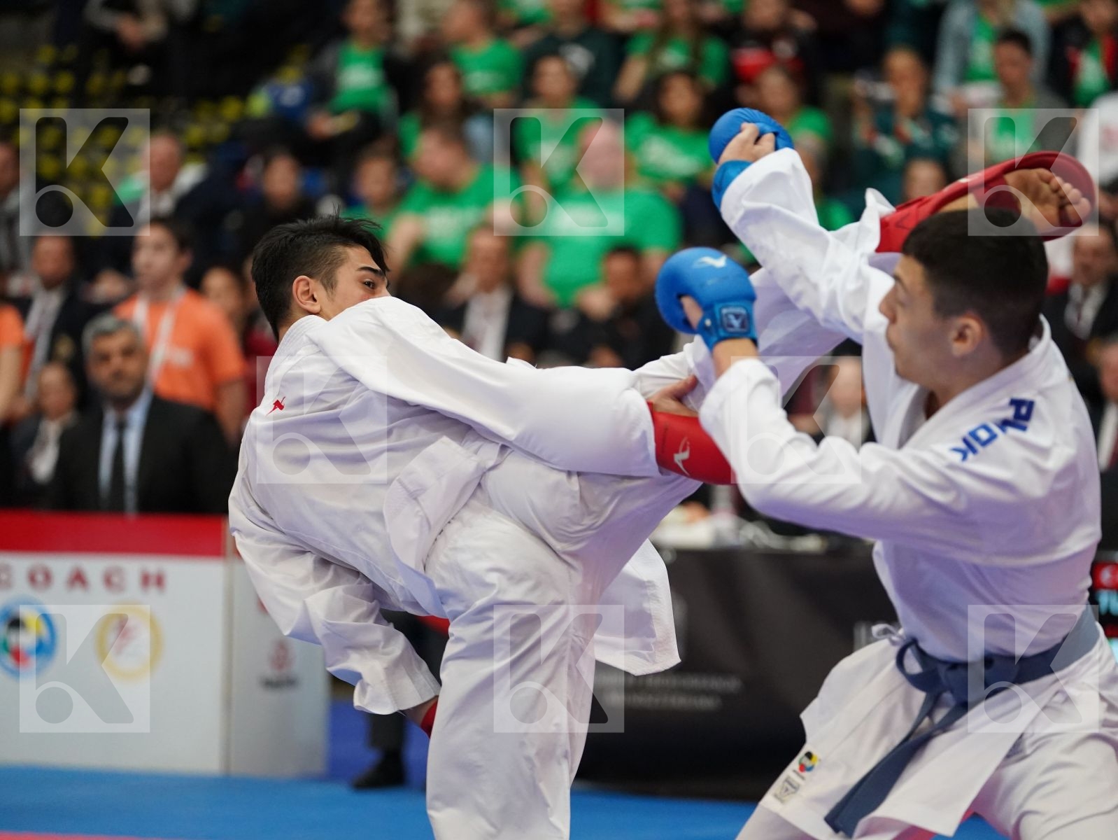 YURUR OMER FARUK (TURKEY) vs DE VIVO DANIELE (ITALY) in Junior Kumite Male -68 Kg - Final bout