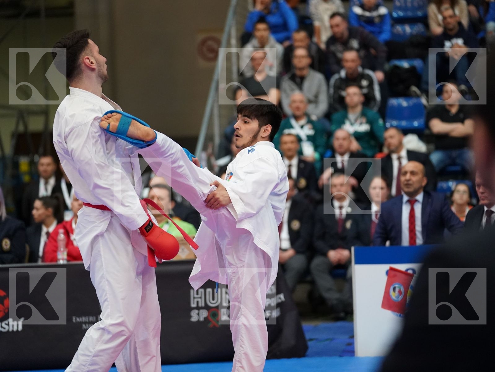 TANAS FLORENTIN (ROMANIA) vs OSMANLI OSMAN (AZERBAIJAN) in Junior Kumite Male 76+ Kg - Final bout