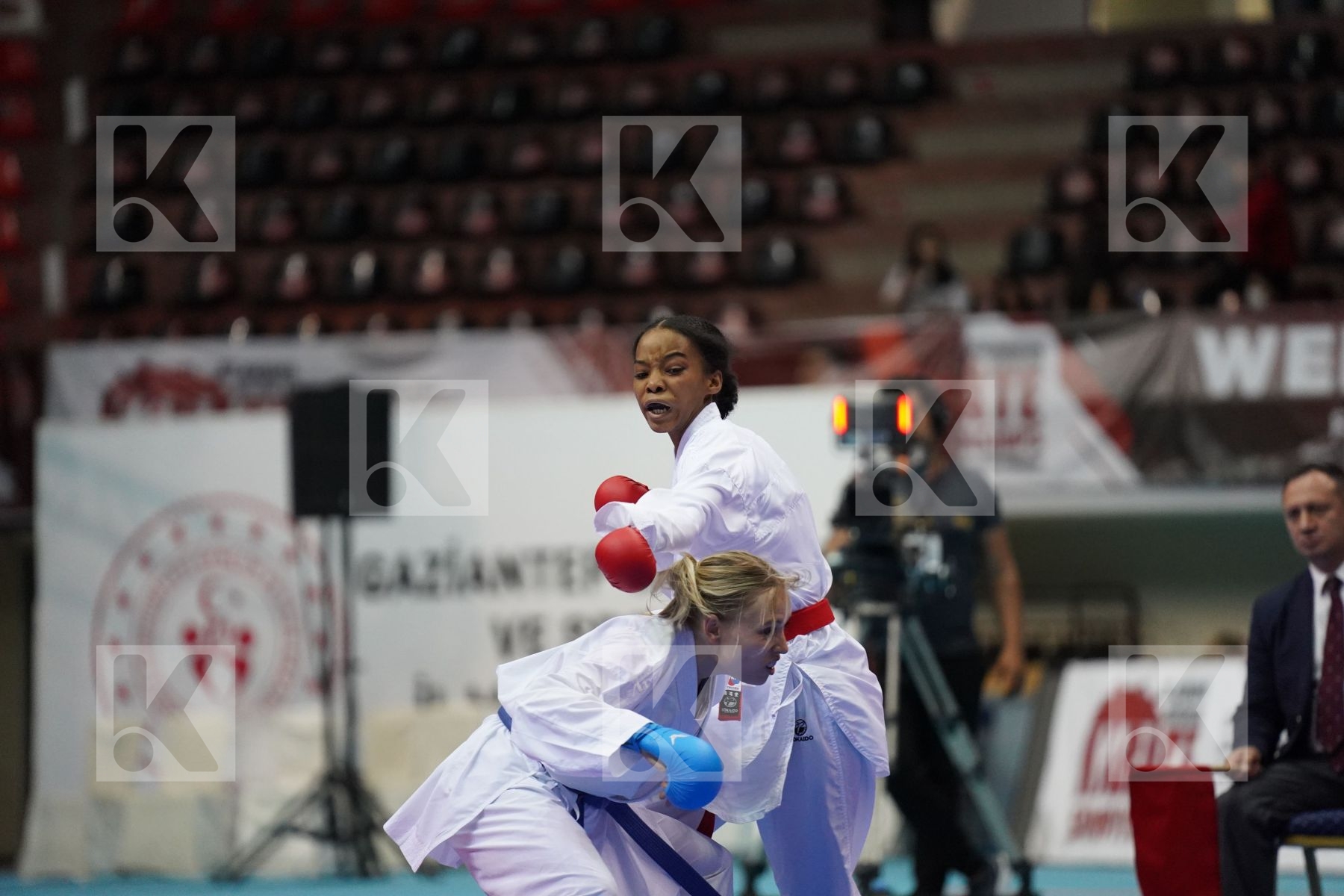 Kumite bronze bout featuring AHMED NISWA & HOFFMANN LAURA