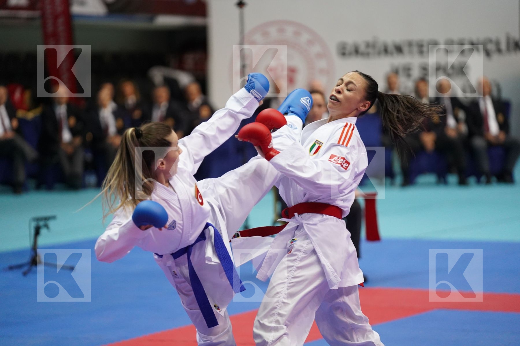 Kumite final bout featuring OZCELIK ARAPOGLU SERAP & PERFETTO ERMINIA