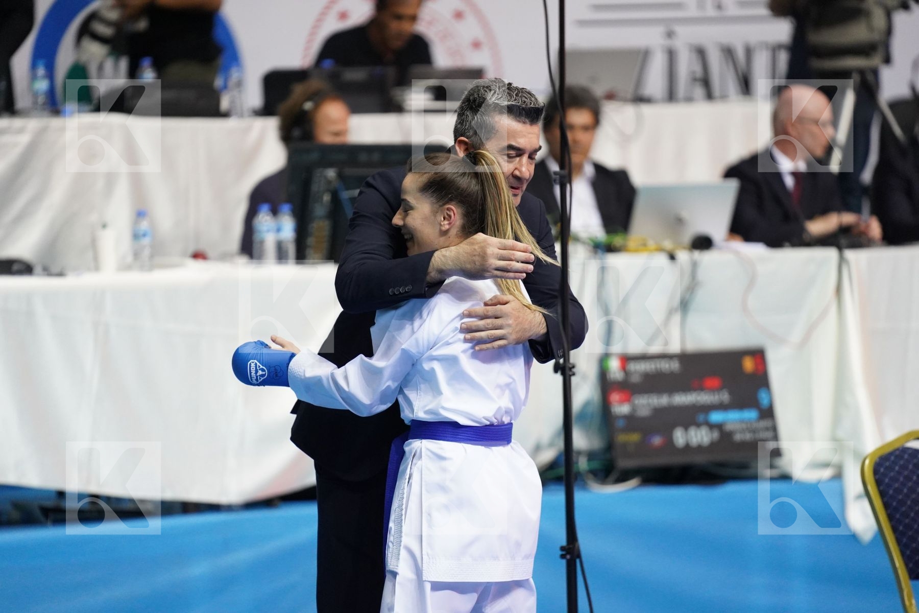 Kumite final bout featuring OZCELIK ARAPOGLU SERAP & PERFETTO ERMINIA