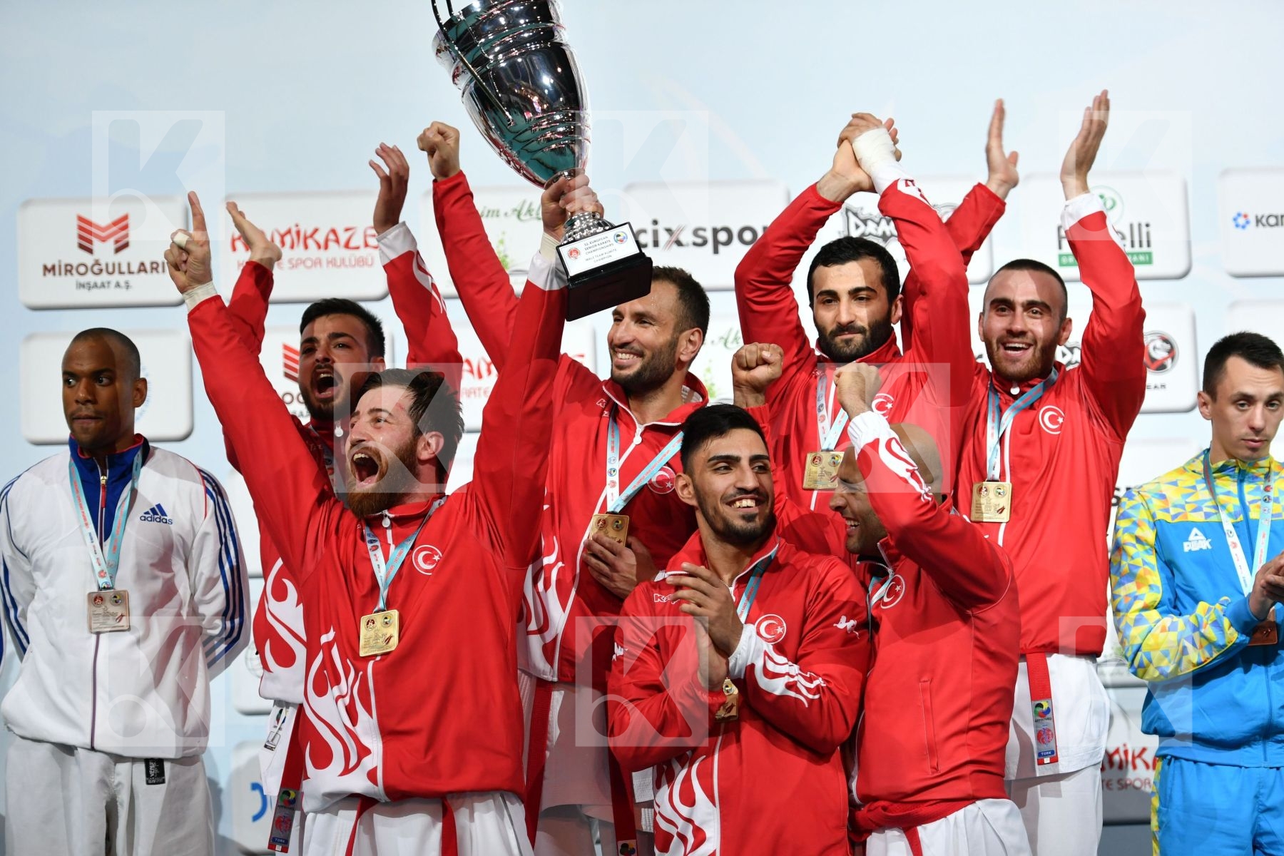 happy podium team Turkey