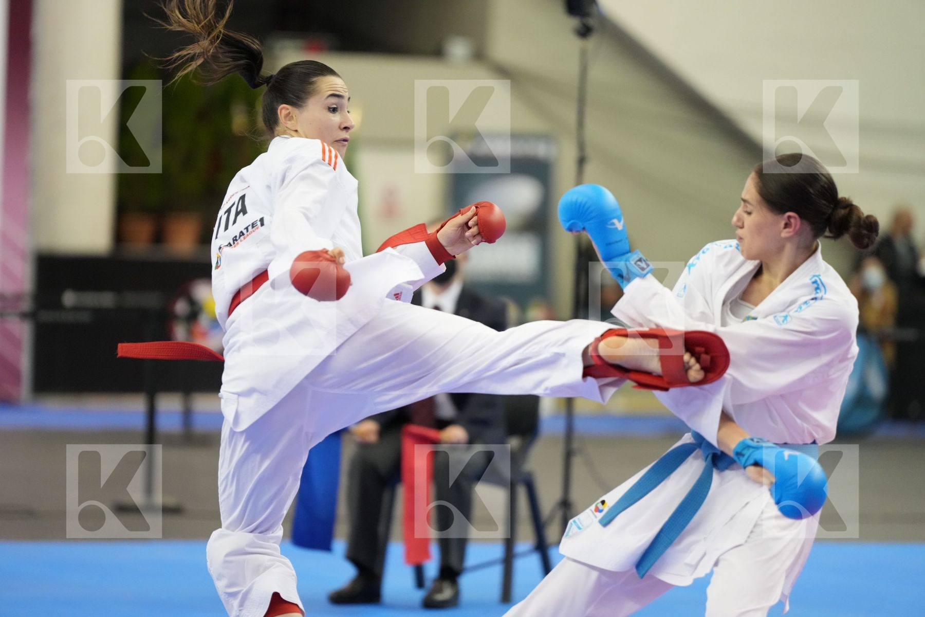 Kumite bronze bout featuring Alessandra Mangiacapra & Diana Shostak