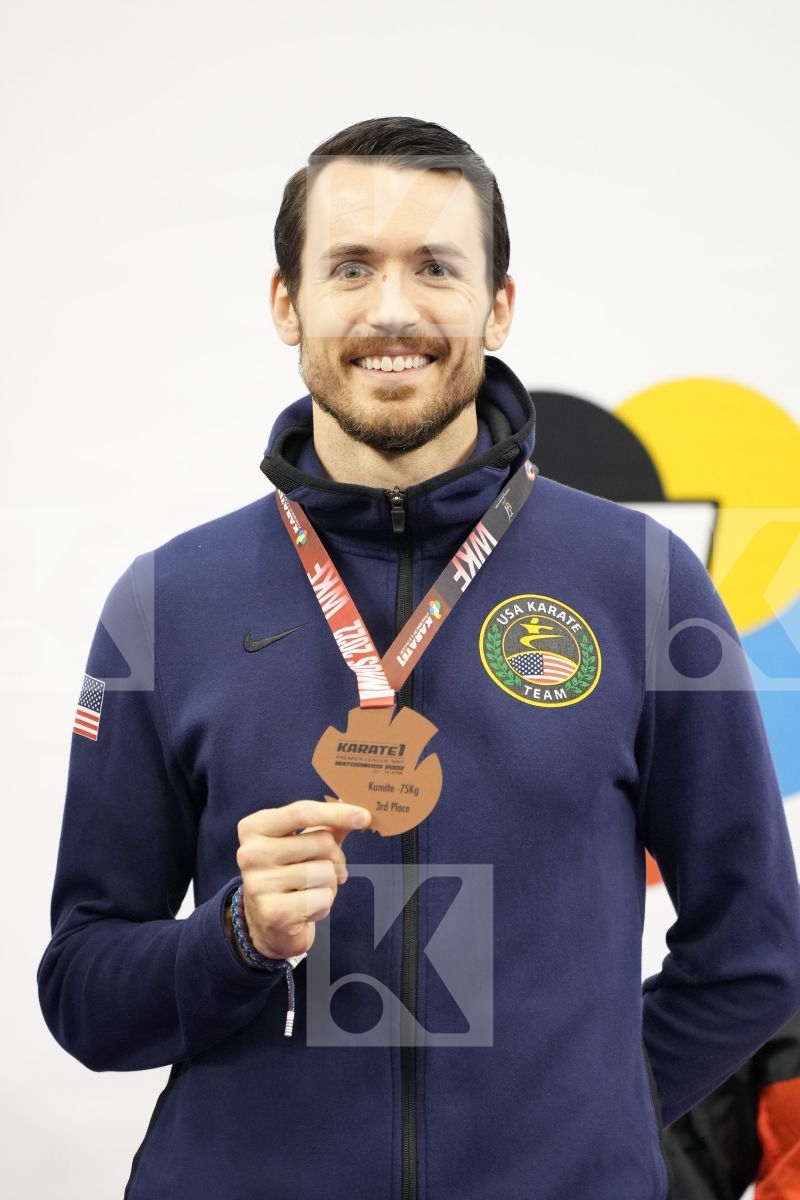 Podium featuring Scott Thomas