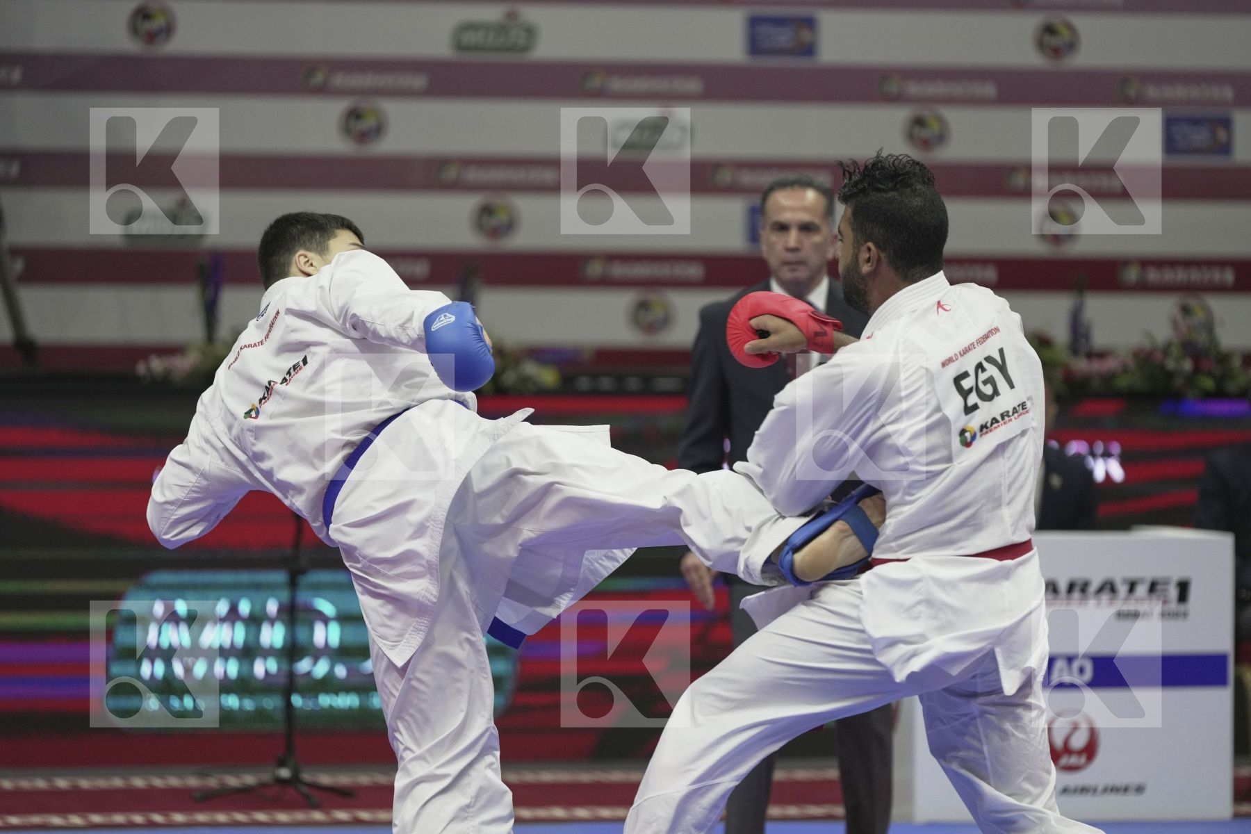 Kumite bronze bout featuring DE VIVO DANIELE & MANSOUR MAHMOUD GABER