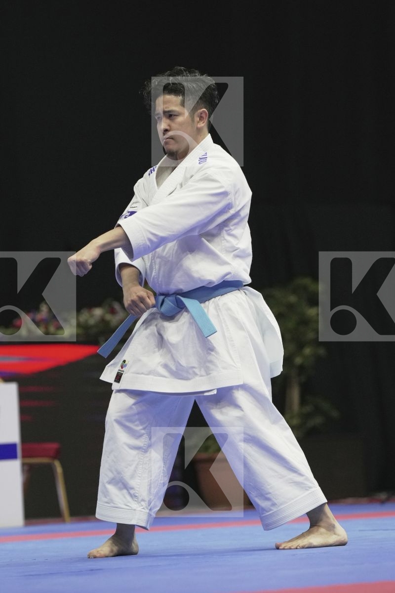 Kata final bout featuring Tozaki Gakuji