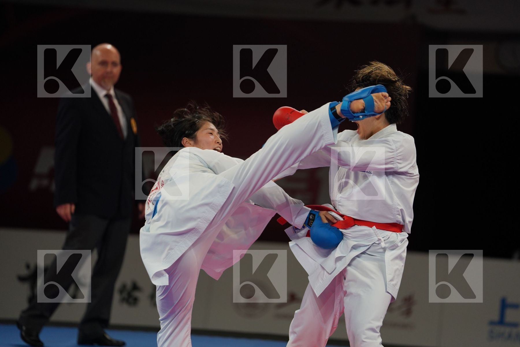 MORIGUCHI AYAMI (JAPAN) vs SOMEYA MAYUMI (JAPAN) in Senior Kumite -61 Kg - Bronze bout