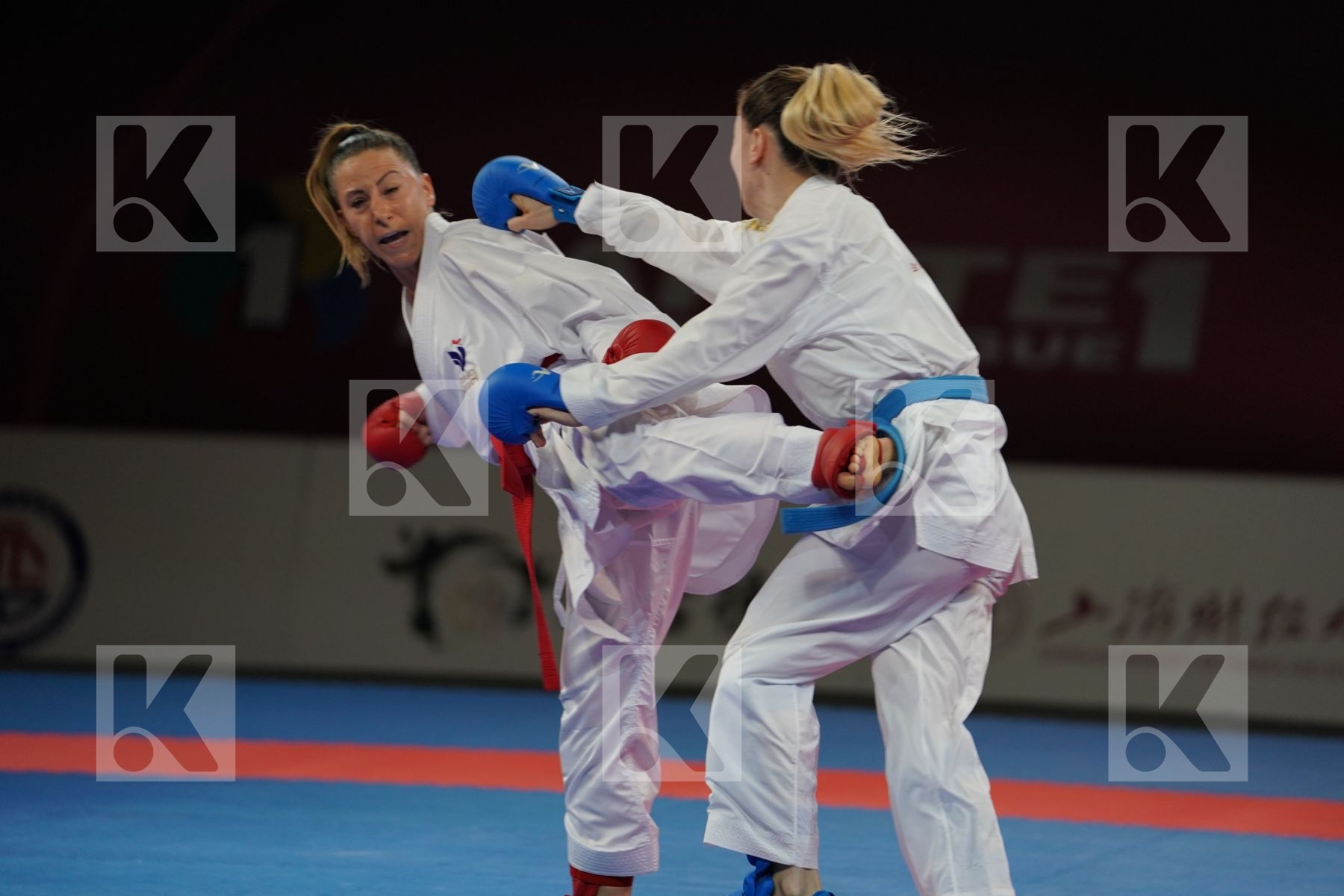 RECCHIA ALEXANDRA (FRANCE) vs OZCELIK ARAPOGLU SERAP (TURKEY) in Senior Kumite -50 Kg - Gold bout