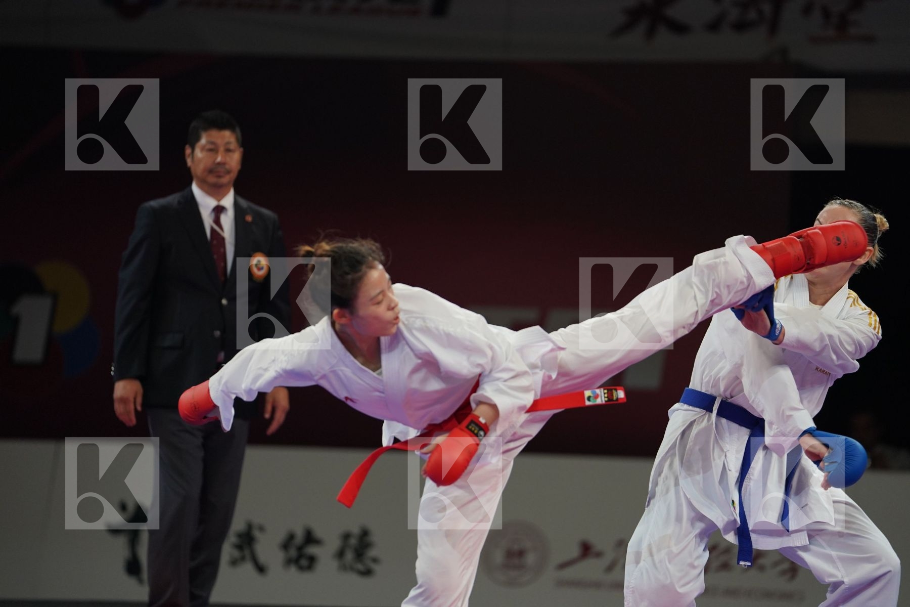GONG LI (PEOPLES REPUBLIC OF CHINA) vs AGIER ALIZEE (FRANCE) in Senior Kumite -68 Kg - Gold bout