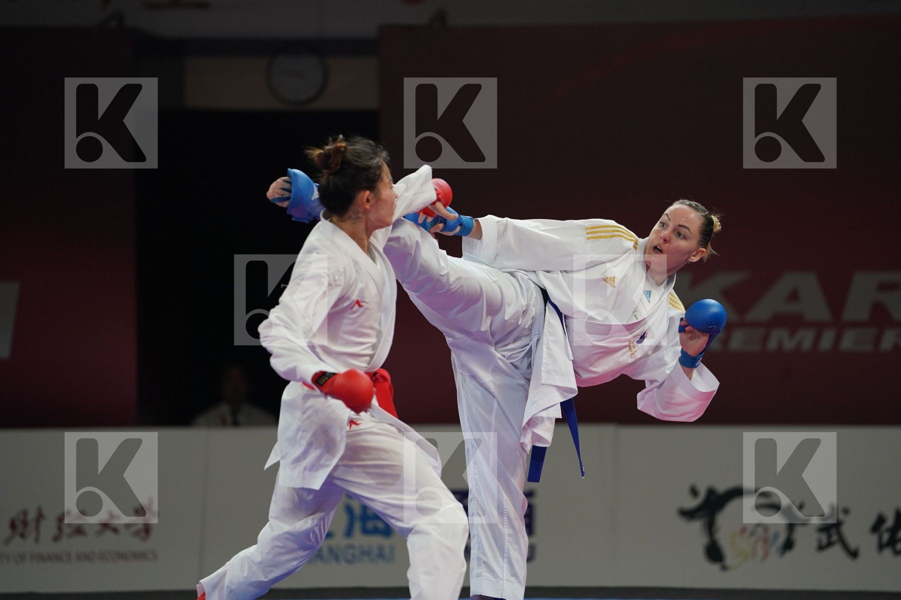 GONG LI (PEOPLES REPUBLIC OF CHINA) vs AGIER ALIZEE (FRANCE) in Senior Kumite -68 Kg - Gold bout