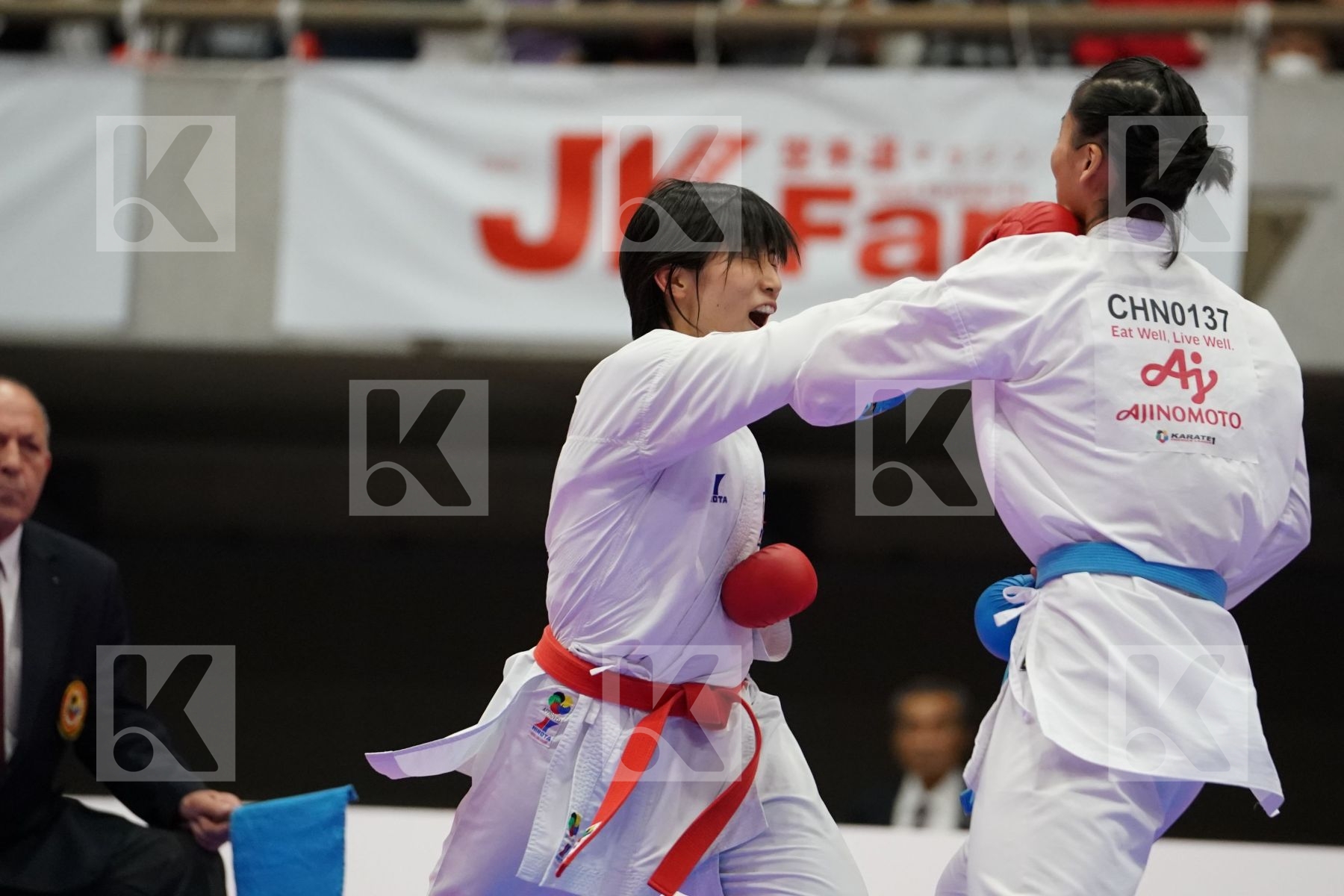 SOMEYA MAYUMI (JAPAN) VS YIN XIAOYAN (CHINA) in Senior Kumite Ð 61 Kg - Bronze bout