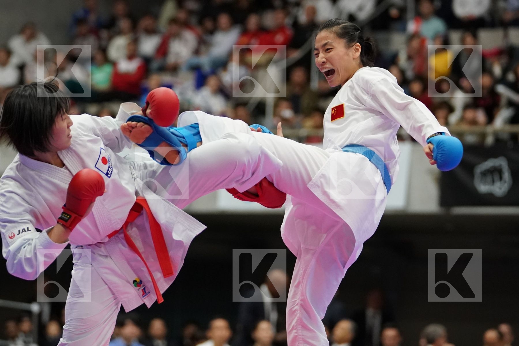 SOMEYA MAYUMI (JAPAN) VS YIN XIAOYAN (CHINA) in Senior Kumite Ð 61 Kg - Bronze bout