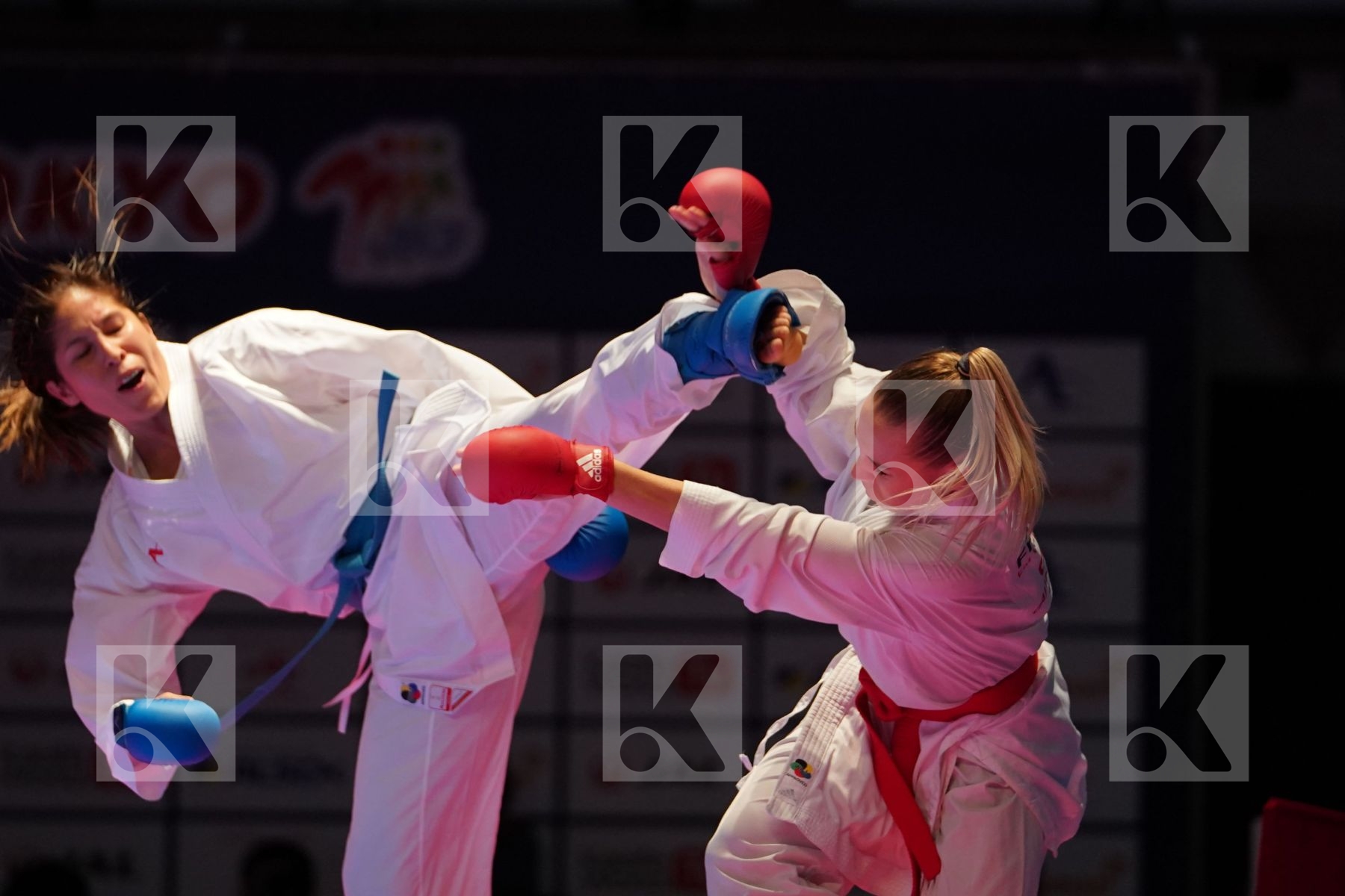 PHILIPPE GWENDOLINE (FRANCE) VS GRANDE ALEXANDRA (WKF3) in Senior Kumite Ð 61 Kg - Gold bout