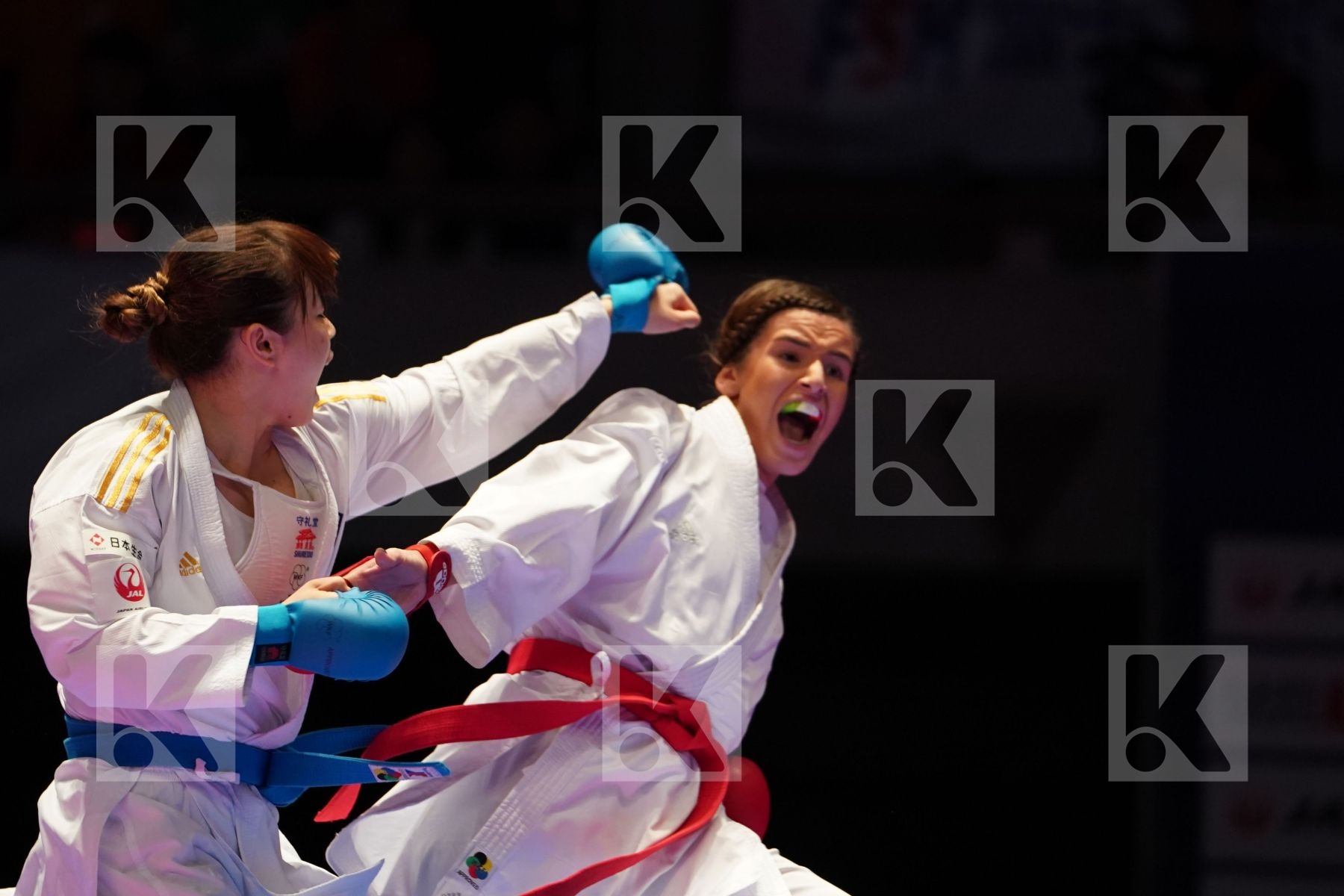 GARCIA NANCY (FRANCE) VS UEKUSA AYUMI (JAPAN) in Senior Kumite 68+ Kg - Gold bout