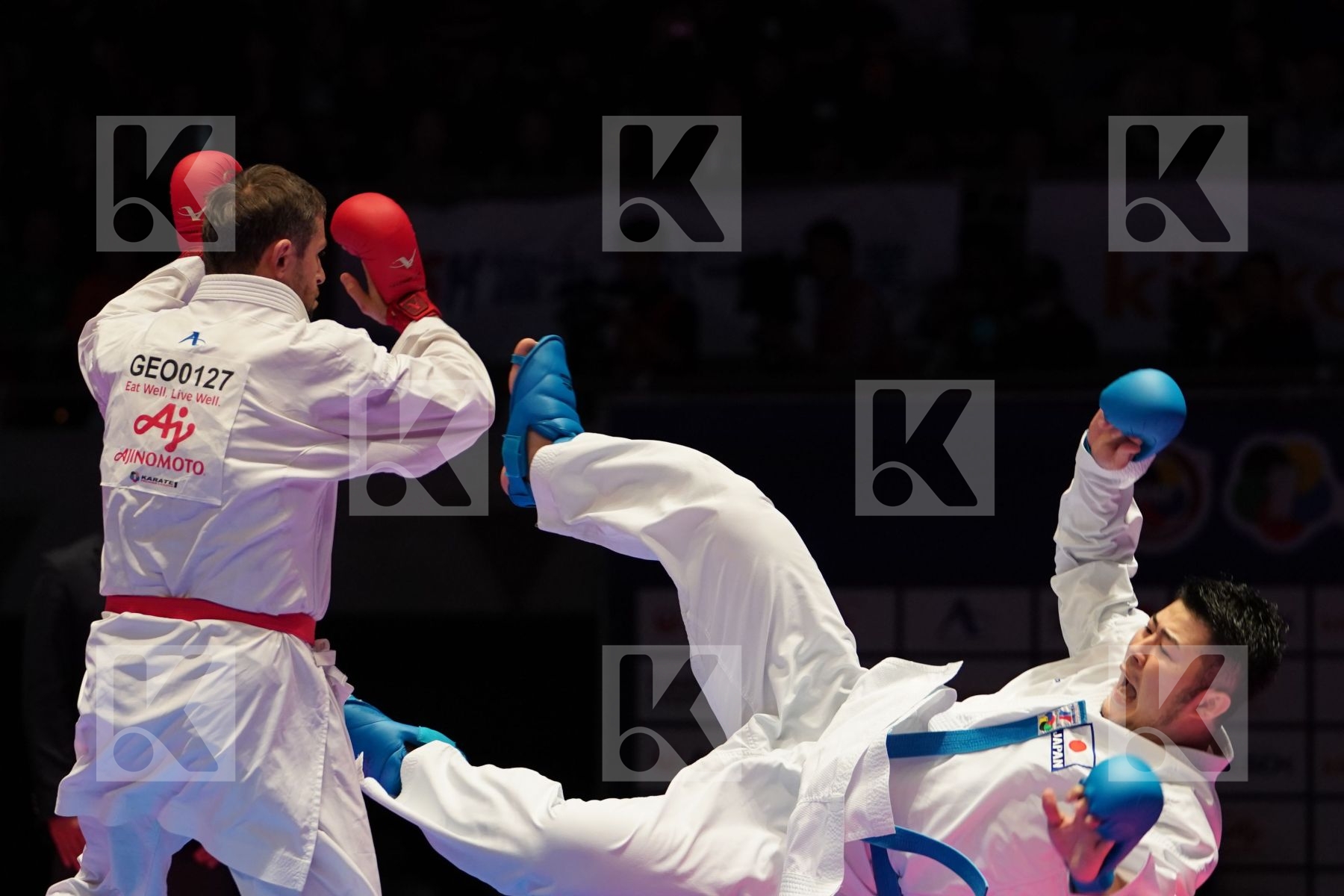ARKANIA GOGITALY (GEORGIA) VS KAGAWA HIDEYOSHI (JAPAN) in Senior Kumite 84+ Kg - Gold bout