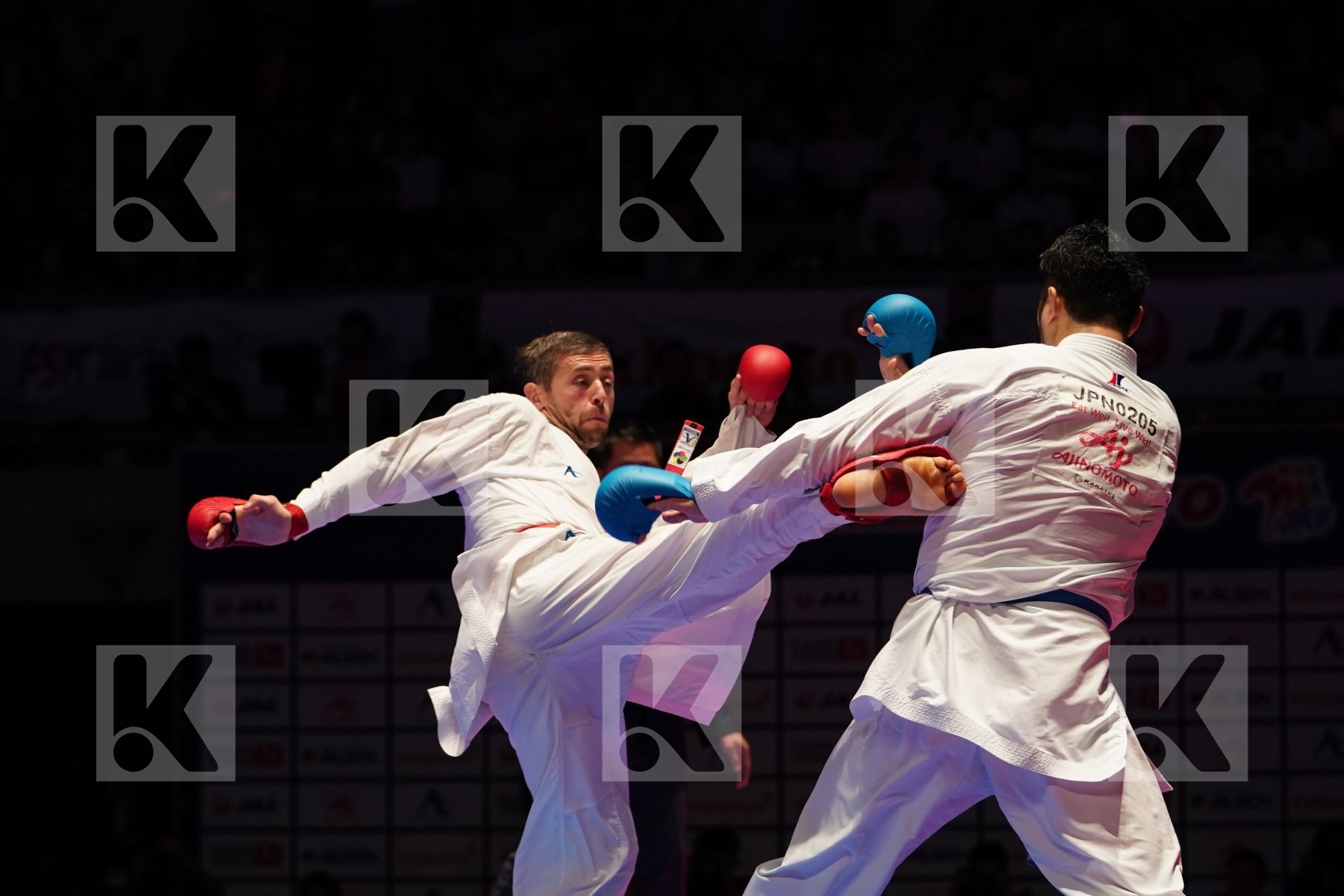 ARKANIA GOGITALY (GEORGIA) VS KAGAWA HIDEYOSHI (JAPAN) in Senior Kumite 84+ Kg - Gold bout