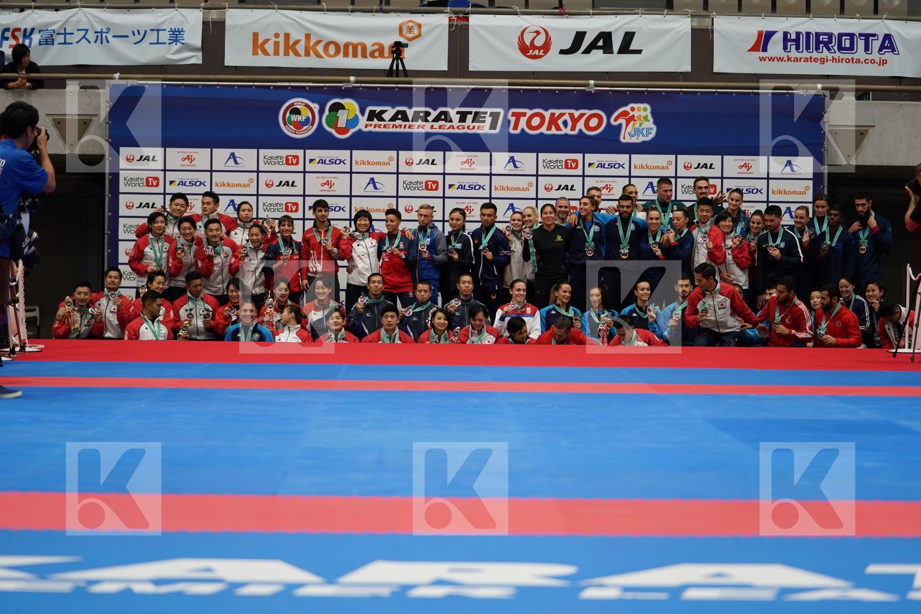 All medalists of tokyo 2018 during podium ceremony.