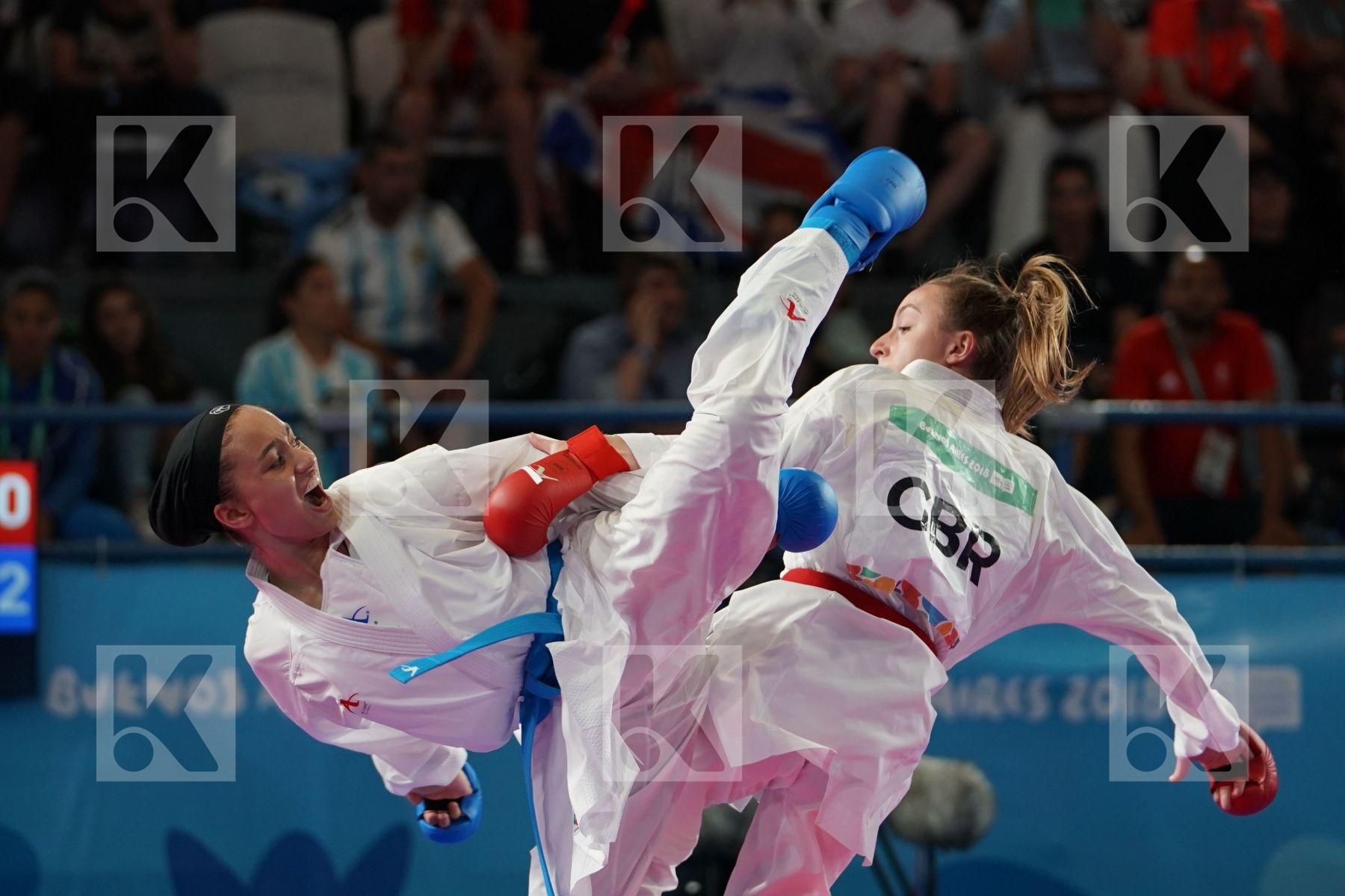CHARLOTTE HOPE (GREAT BRITAIN) Vs MOBINA HEYDARIOZOMECHELOE (IRAN) in Junior Kumite Female - 59 Kg - Semifinal