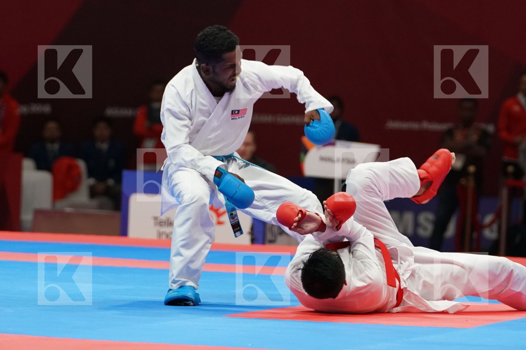 RIFKI ARDIANSYAH ARROSYIID (INDONESIA) vs PREM KUMAR SELVAM (MALAYSIA) in Senior Kumite -60 Kg - Qualification