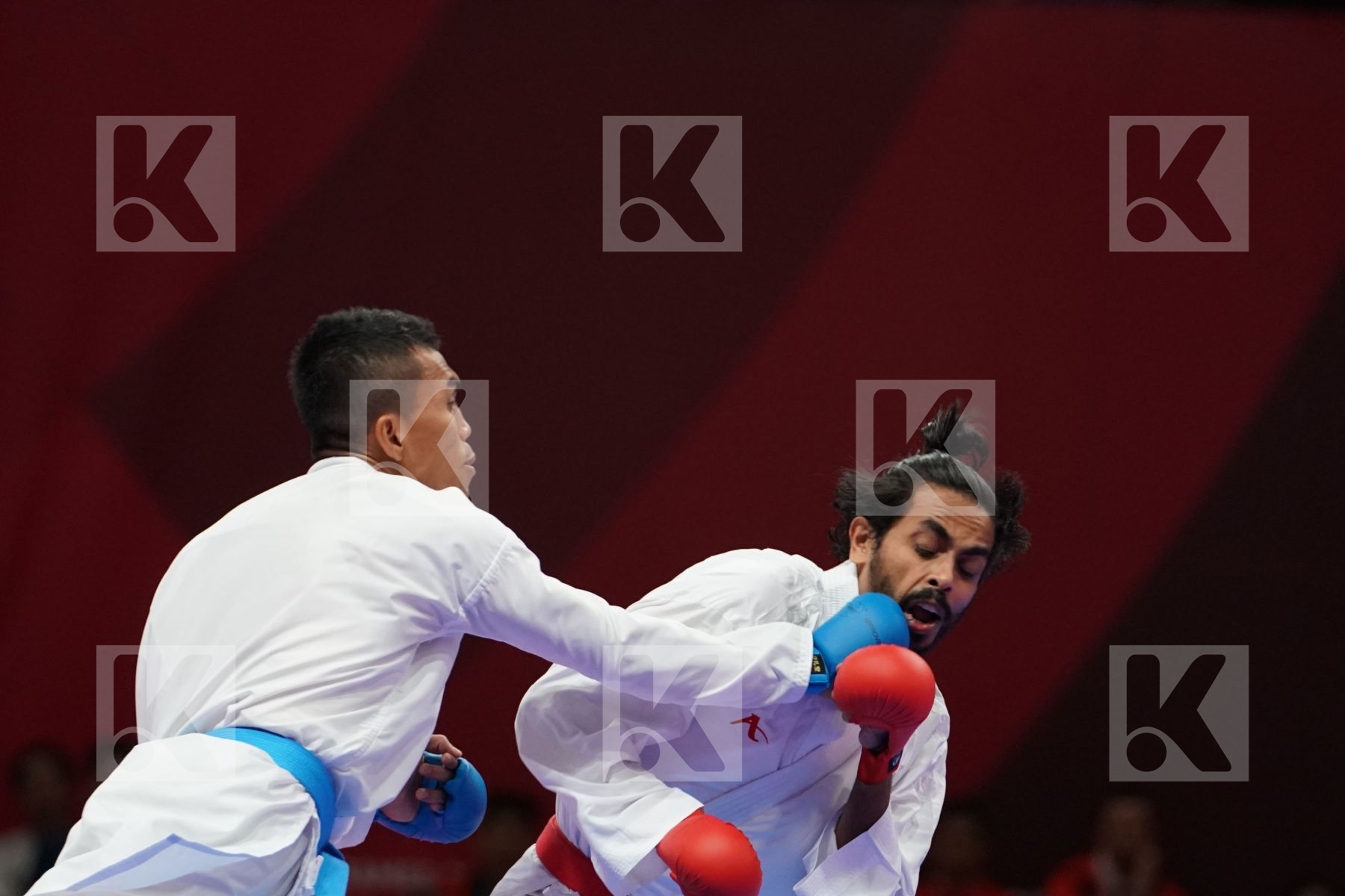 AHMED ALHADHRAMI (UNITED ARAB EMIRATES) vs JINTAR SIMANJUNTAK (INDONESIA) in Senior Kumite -67 Kg - Bronze