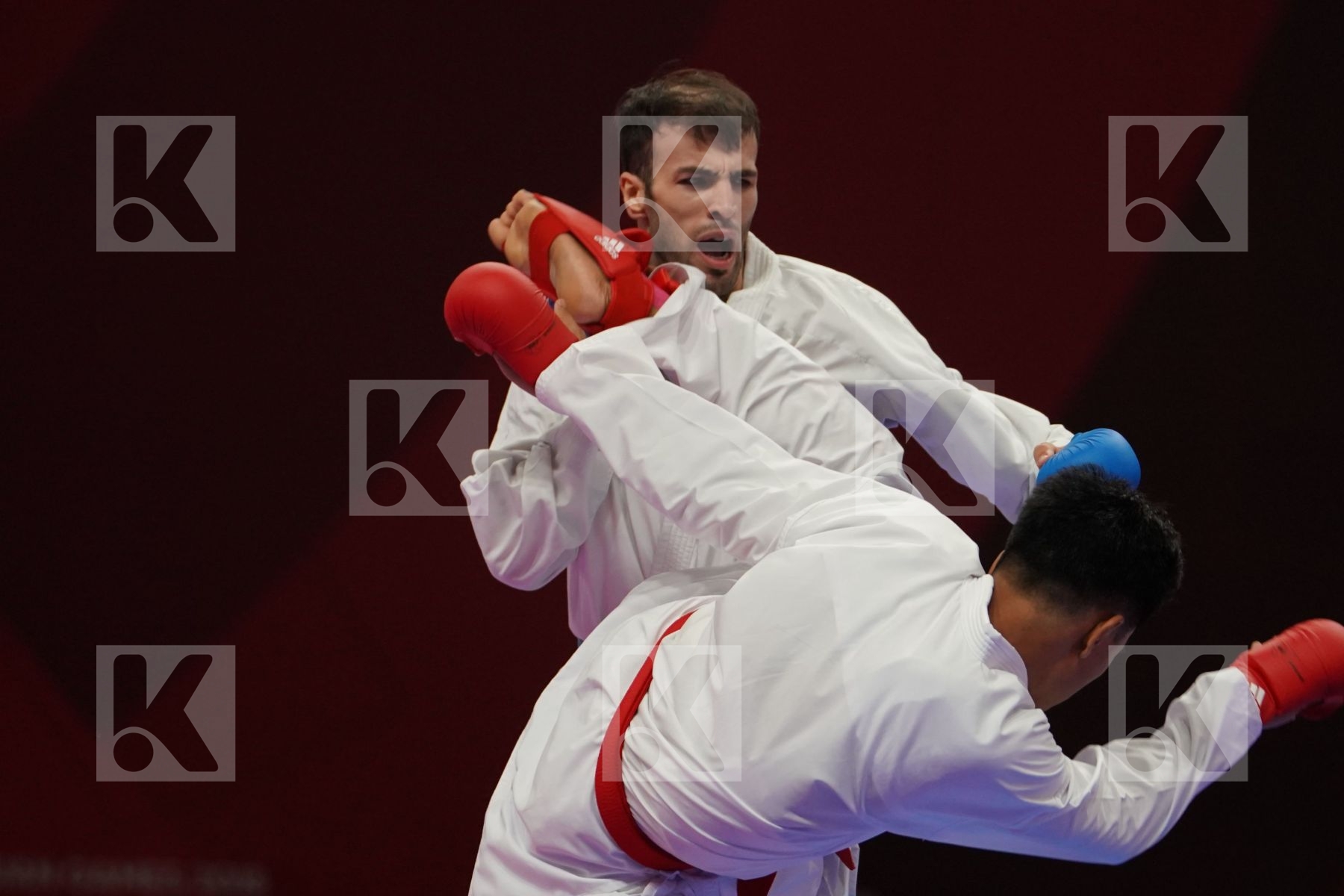 TEERAWAT PONGSAI (THAILAND) vs BAHMAN ASGARI GHONCHEH (ISLAMIC REPUBLIC OF IRAN) in Senior Kumite Ð 75 Kg - Qualification
